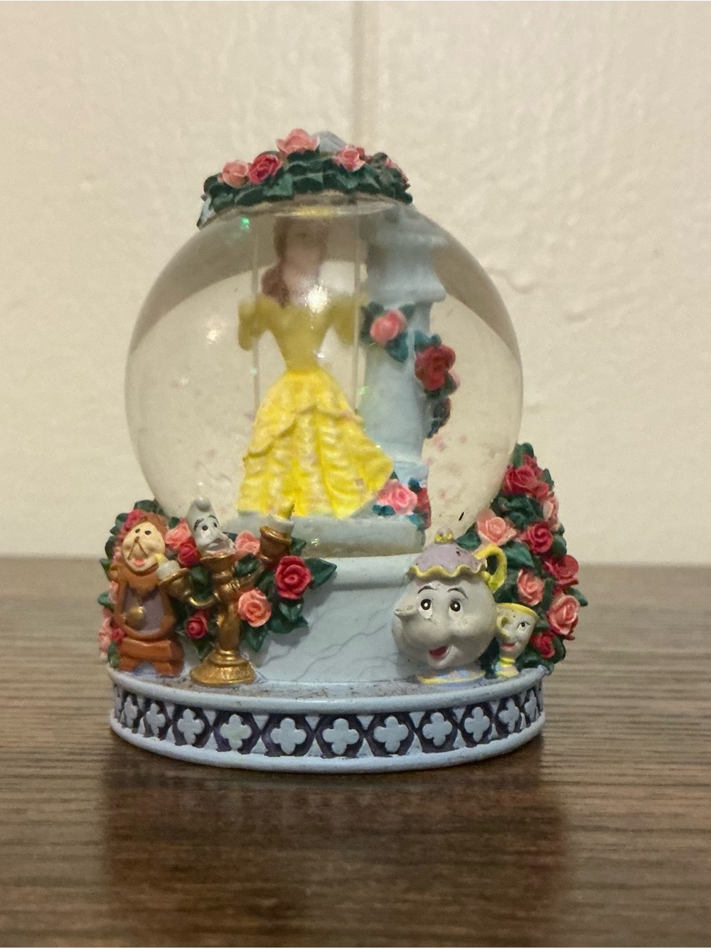 A Rare Vintage 2000’s Disney Beauty And The Beast Belle Mini 3in. Snowglobe
